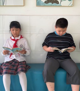 转角邂逅书香：望直港镇中心小学打造“触手可及”的阅读新空间 ...