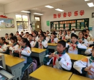 泰山小学： 课桌舞传孝道 童心敬老暖重阳